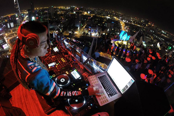 DJ Wang Trần bội thu show với lễ hội Countdown 2015