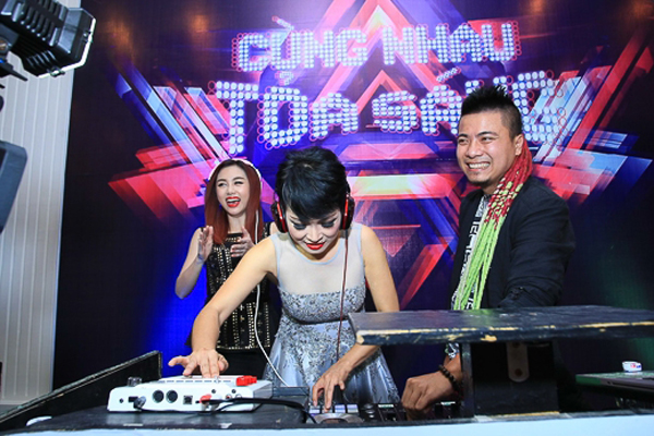 Phương Thanh trổ tài làm DJ, Thanh Thảo duyên dáng dẫn chương trình