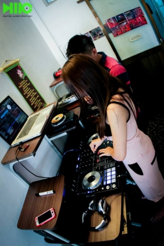 Lớp Học DJ - DMC Saigon DJ School -  Www.hocdj.vn
